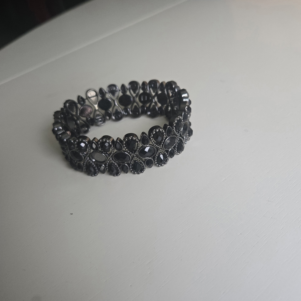 Elegant Black Beaded Bracelet